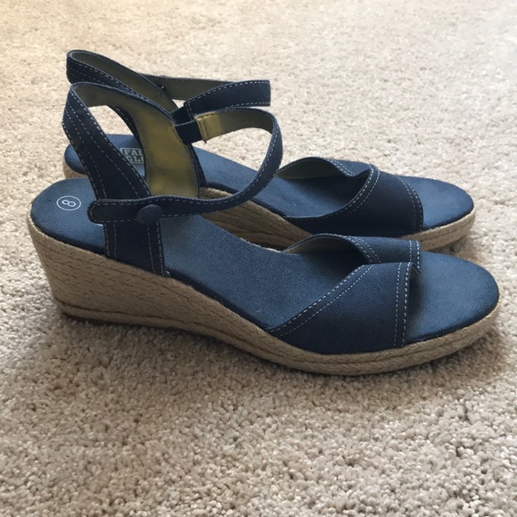 MUST HAVE SANDAL!!! - Picture 3 of 4